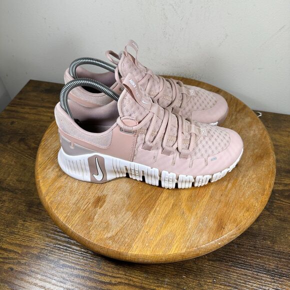 Nike Free Metcon 5 Pink Oxford Shoes Sneakers Women's Size 7 DV3950-600 - Picture 1 of 9